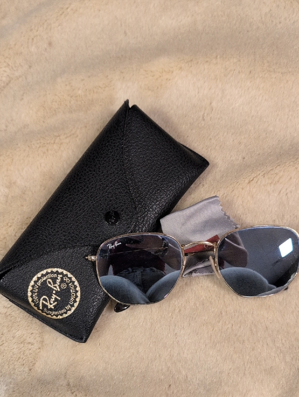 Ray-Ban Aviator Sunglasses with Silver Frame and Black Lenses
